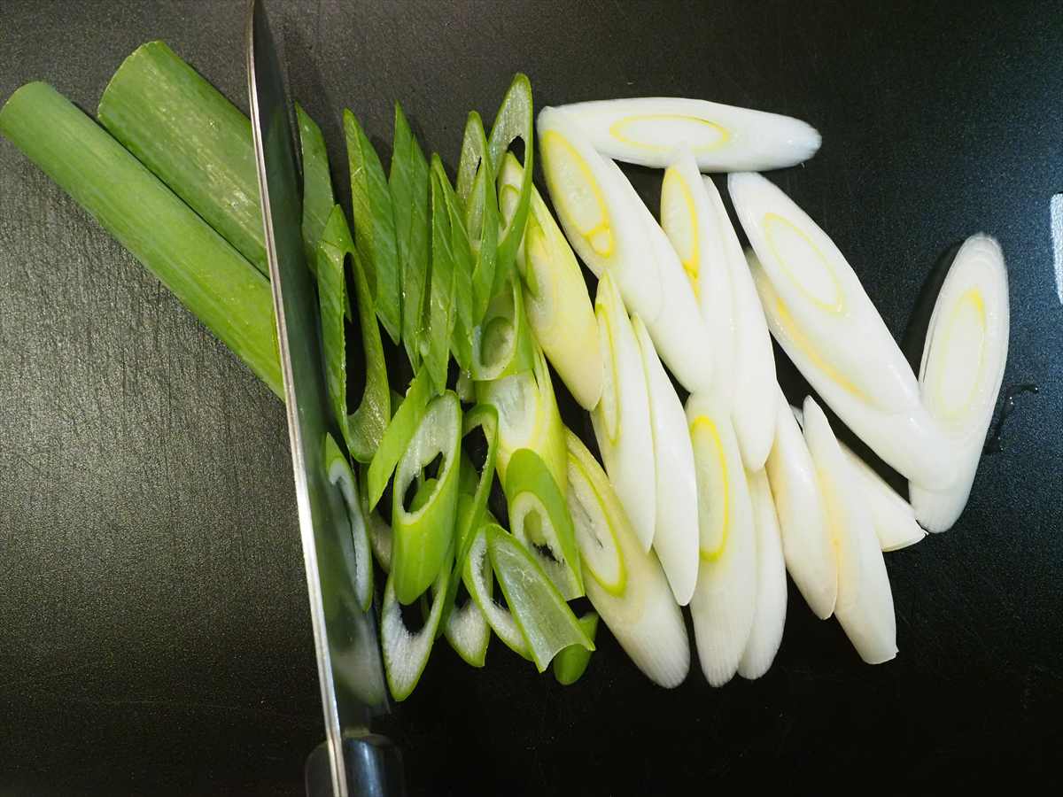 鶏団子と白菜の白湯風鍋