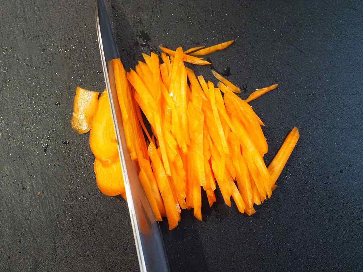 鶏団子と白菜の白湯風鍋