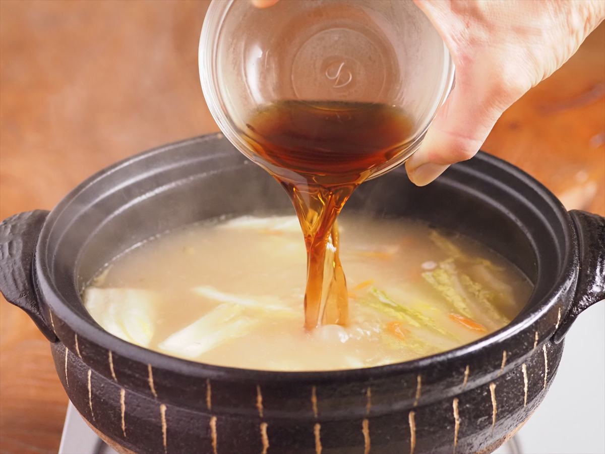 鶏団子と白菜の白湯風鍋