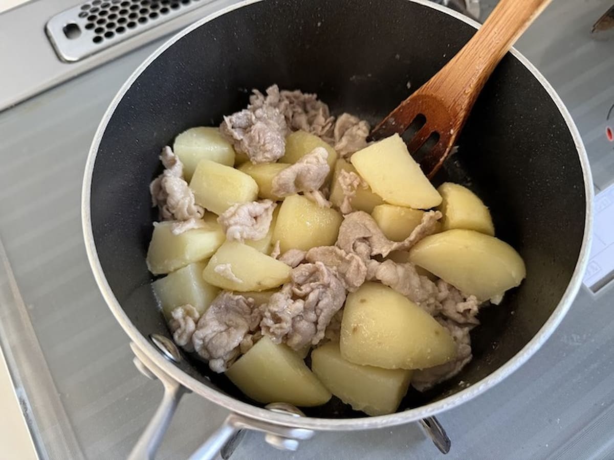 「豚とじゃがいもの塩煮」レシピ