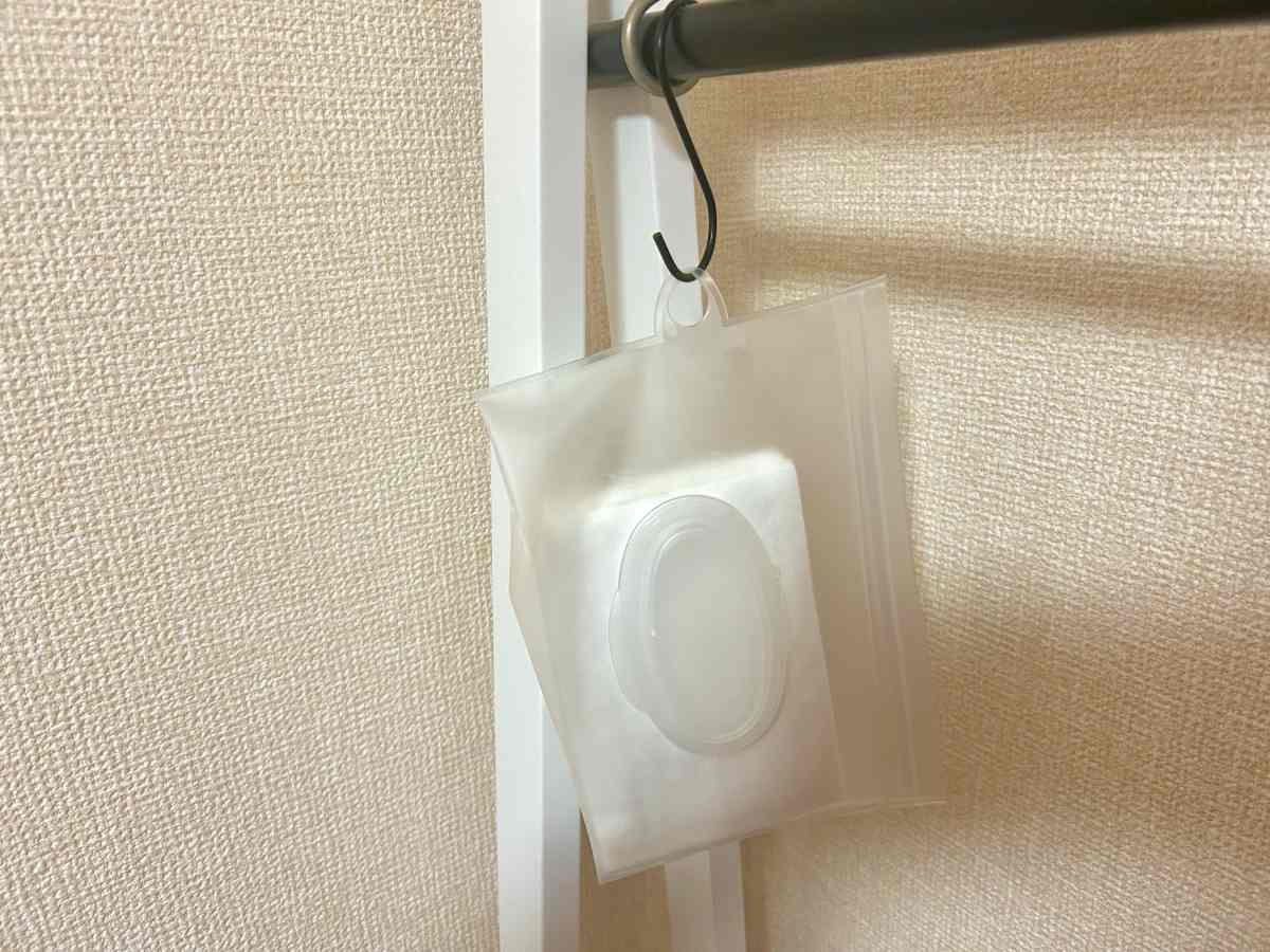 【セリア】フック穴付きで便利！「ウェットシートケース」が話題！