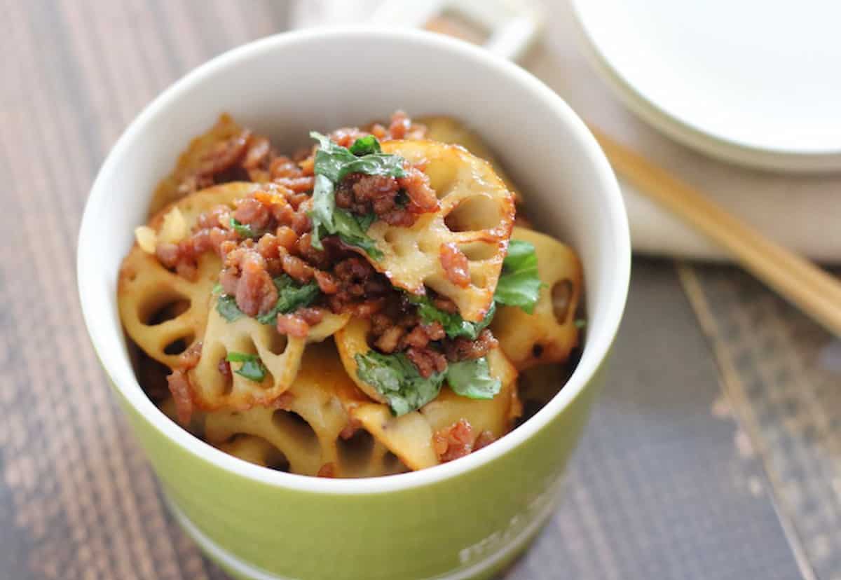 作り置きにもおすすめ♪小春さんの「やみつきれんこん」おかず