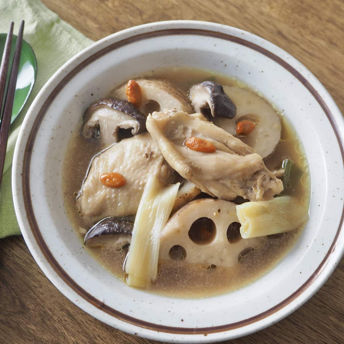 一口食べれば幸せ♪「手羽先の煮込み」に箸が止まらない！