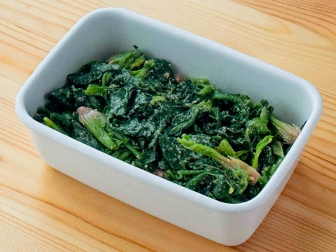 作り置きにもおすすめ！ごま油が食欲そそる「ほうれん草」副菜