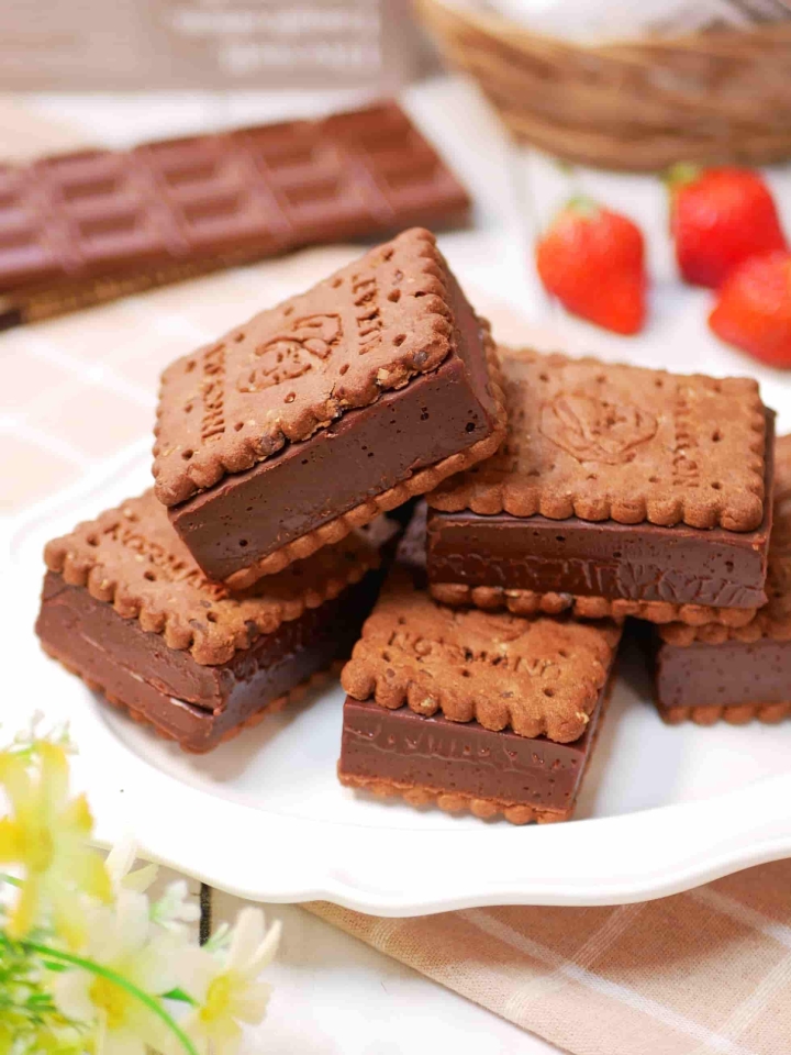 プレゼントしたら喜ばれた！サクサク×なめらか「生チョコサンド」