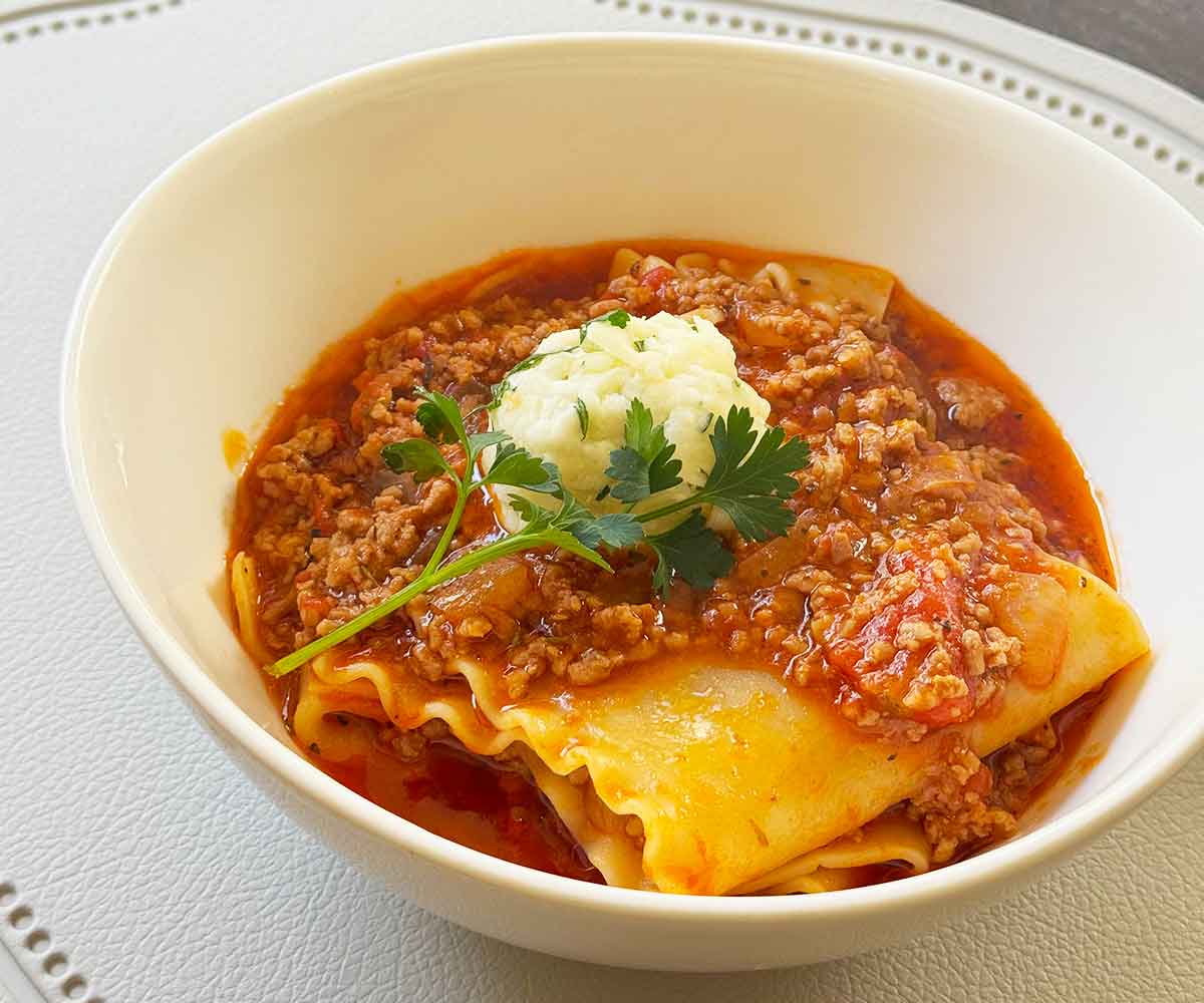 溶けるチーズがたまらない♪お鍋ひとつで作れる「ラザニアスープ」の簡単レシピ