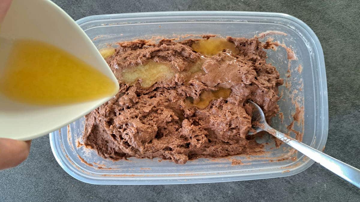 チョコちぎりバター混ぜる