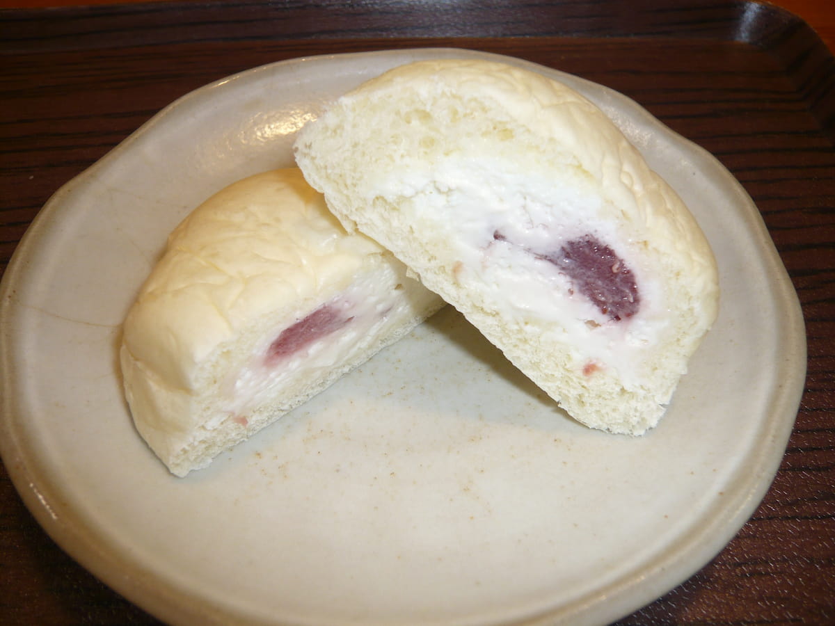 白いくりーむパン3