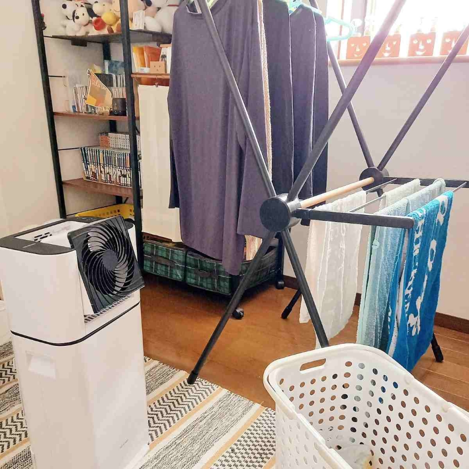 部屋干し派必見！乾きにくい冬におすすめの「洗濯物の干し方」とは？