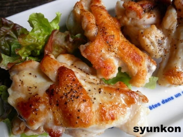 焼いただけなのにおいしい！「手羽元の塩ガーリック焼き」の簡単レシピ