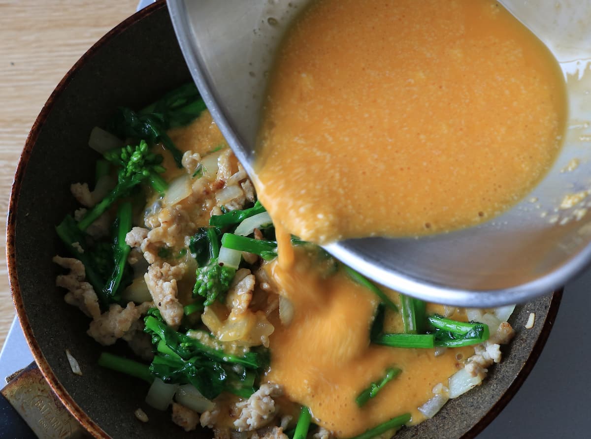 菜の花と鶏ひき肉のフリッタータ