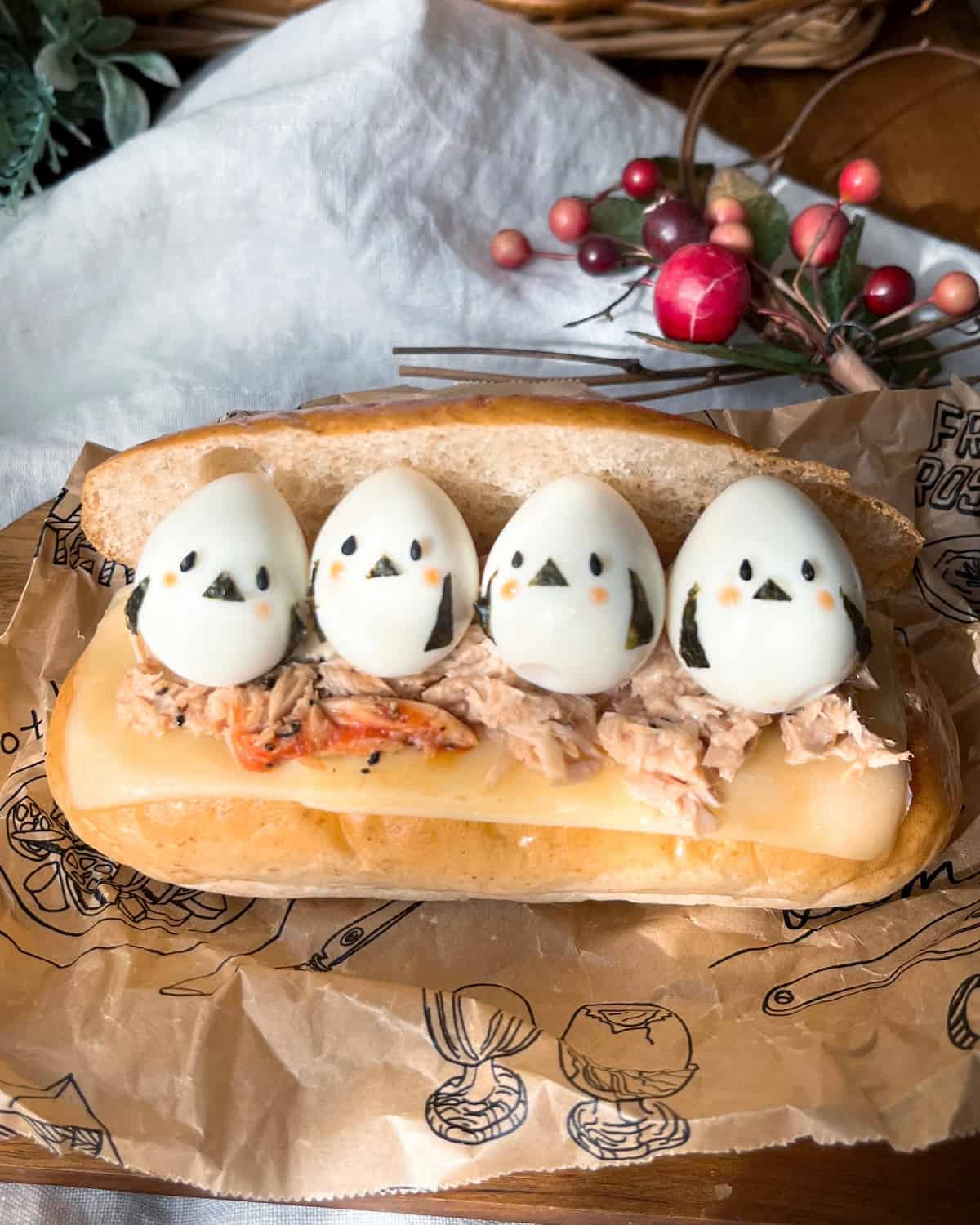 かわいすぎる…！うずらの卵で作る「シマエナガのツナチーズロールサンド」