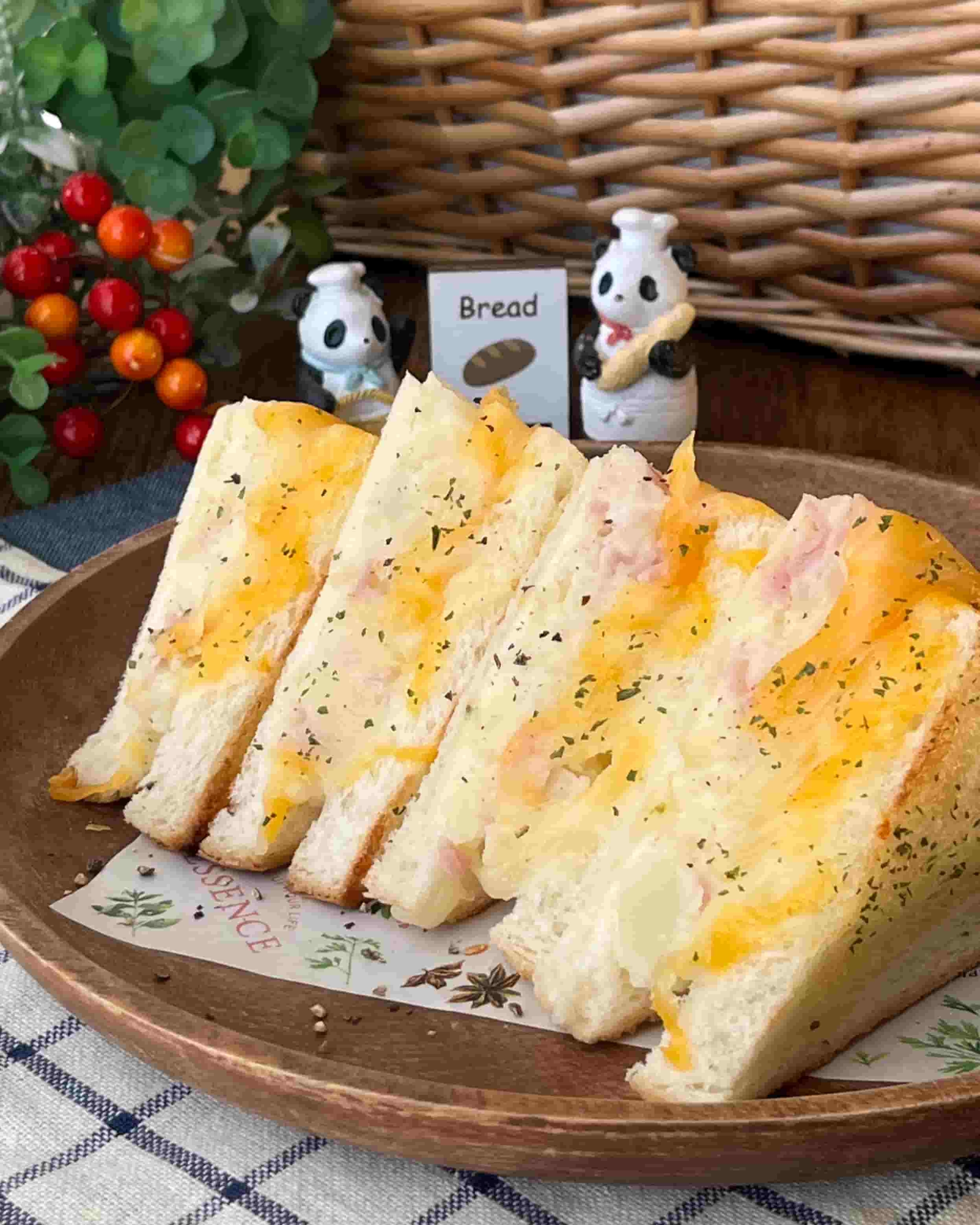 チーズあふれるベーコンポテトサンド