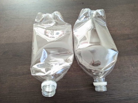 「ペットボトル」つぶしがラクに！ダイソーの圧縮グッズが想像以上に便利