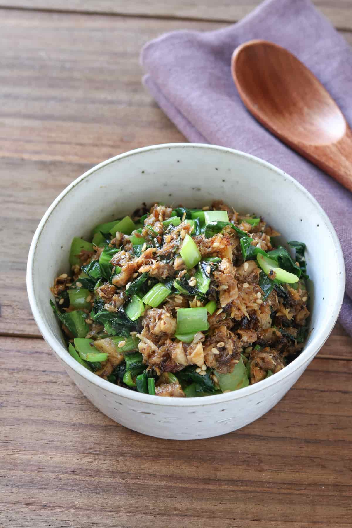 鯖缶と小松菜のそぼろ