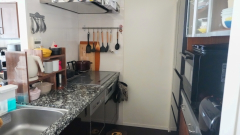 帰宅時間がバラバラでも大丈夫。あやごはんさんの“おきめし”を支えるキッチン収納＆動線