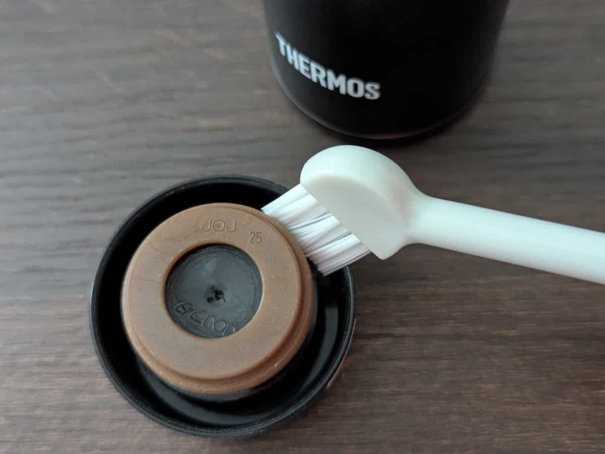 ダイソー 立つスキマブラシ 使用例