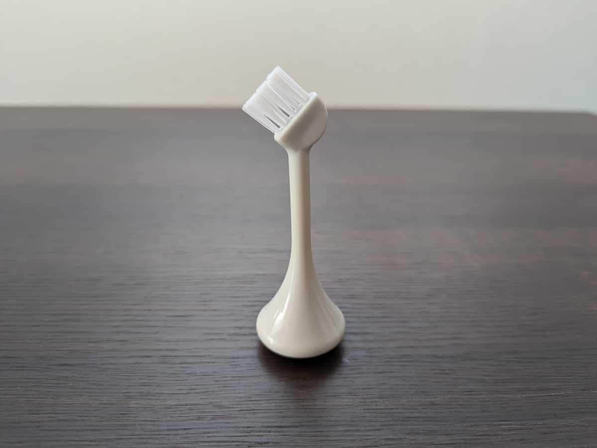 ミニサイズなのに超優秀！ダイソー「立つスキマブラシ」が細かい掃除に便利♪