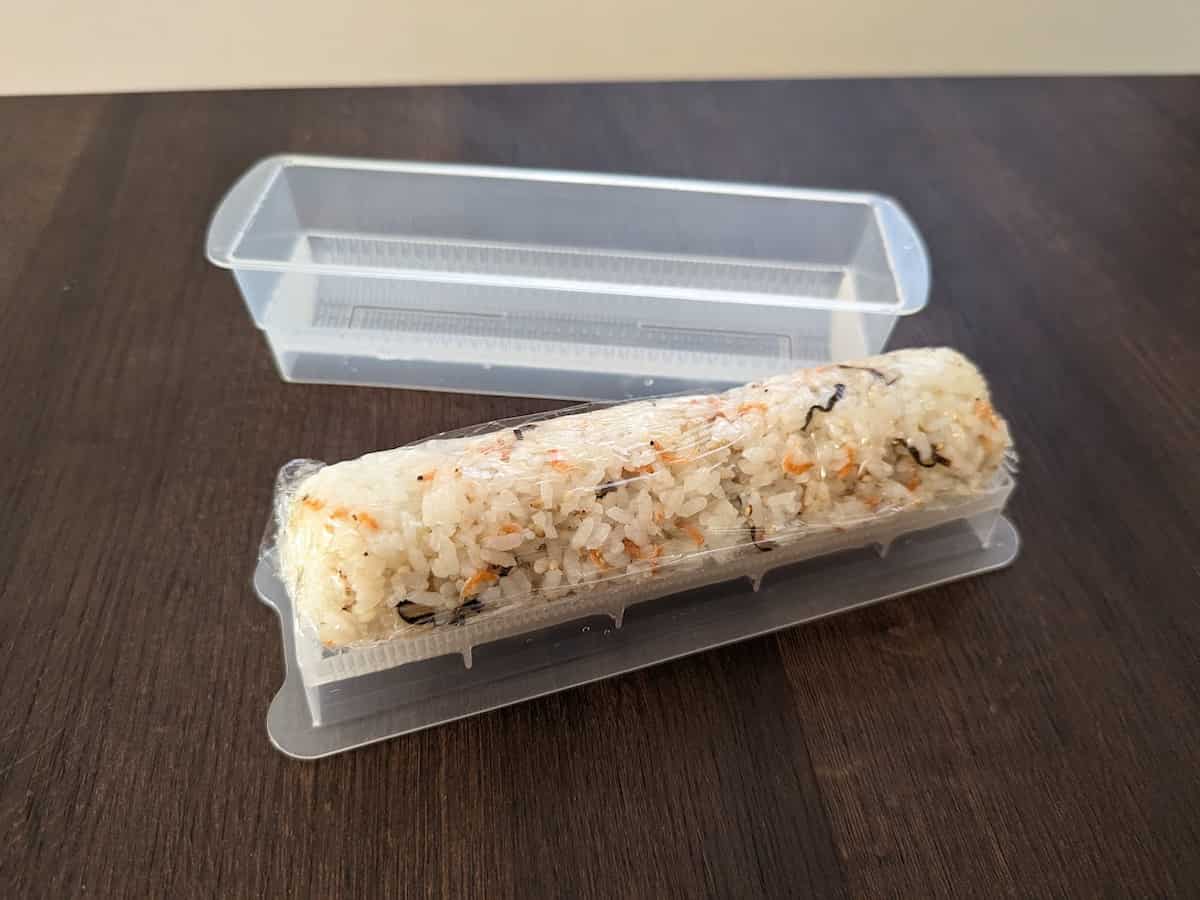 ダイソー 寿司型 巻き寿司用 太巻 使用例