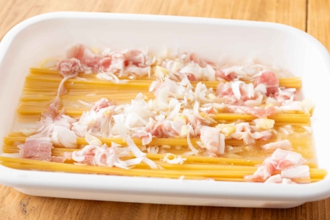 全部まとめてレンチンでOK！「豚のねぎ塩レモンパスタ」がリピ確定のおいしさ