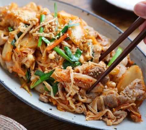 食感にやみつき！「えのきキムチ」が間違いないおいしさ♪