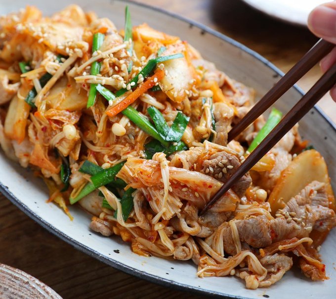 食感にやみつき！「えのきキムチ」が間違いないおいしさ♪