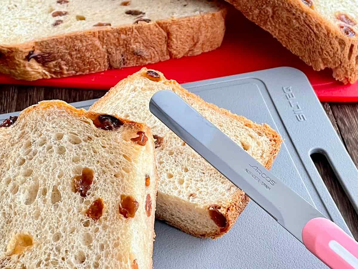 全粒粉のレーズン黒糖食パン