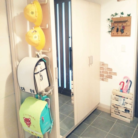 帰宅後すぐ片付く♪続けやすさがポイントの「ランドセル収納」