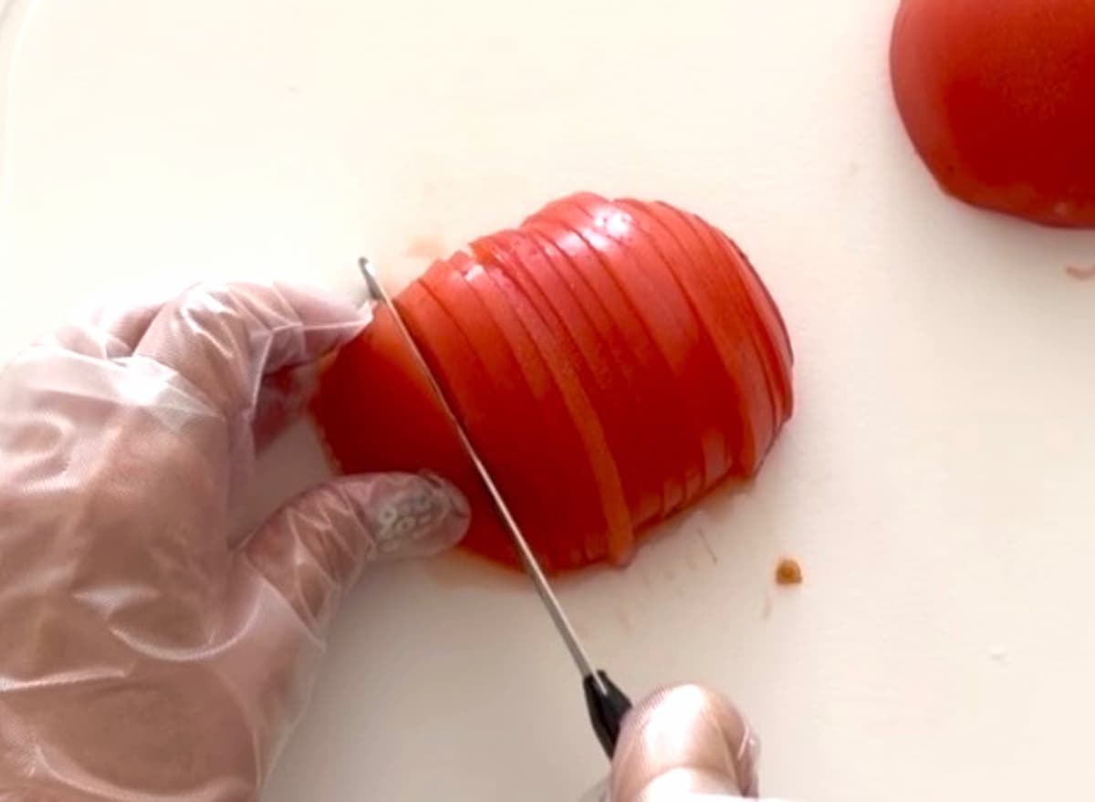 ハートのトマトサラダ