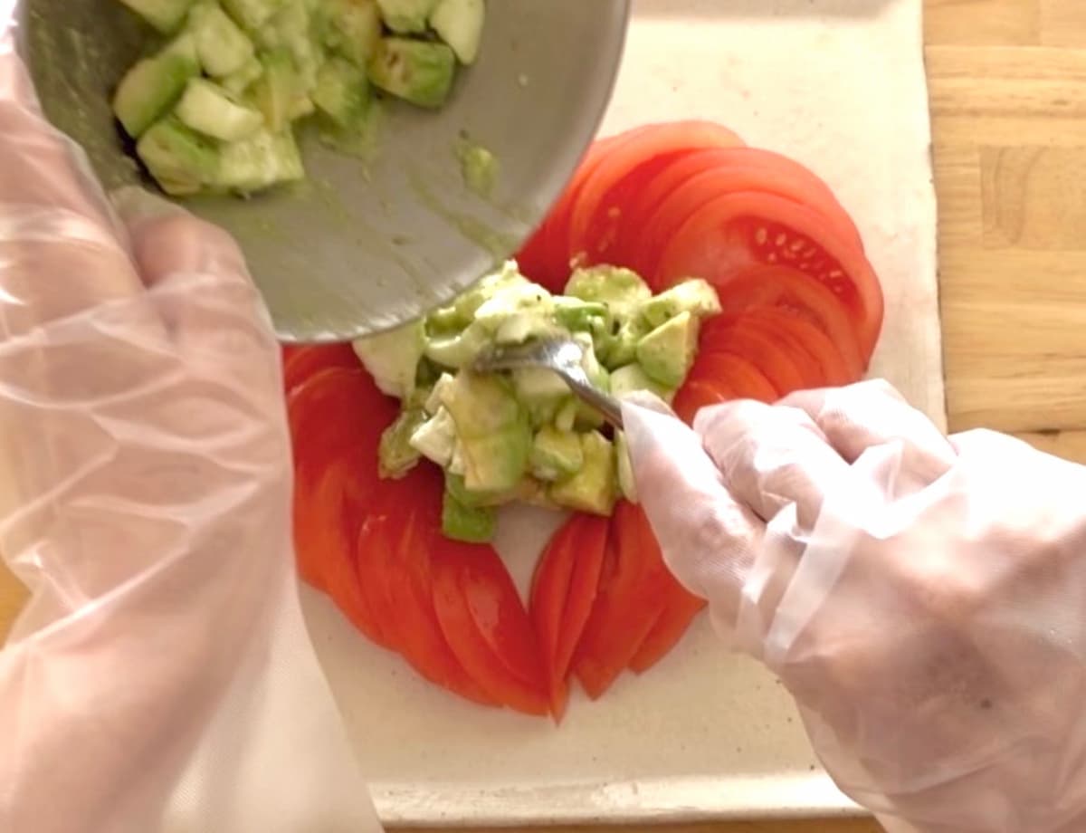 ハートのトマトサラダ