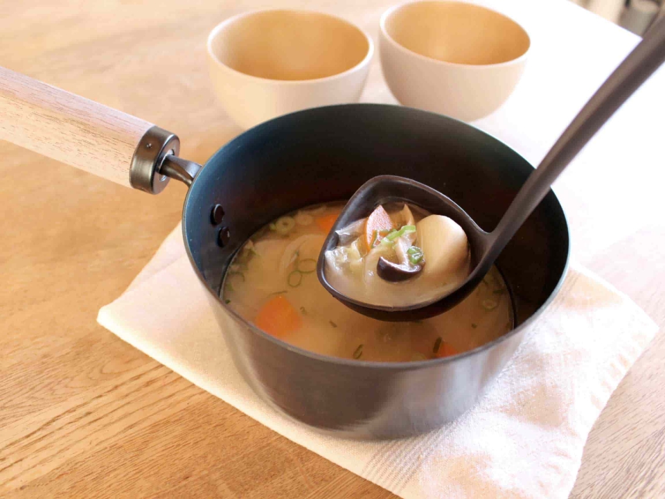 “鉄分”は鍋から摂る？一杯のみそ汁で鉄分ケアが叶う「片手鍋」