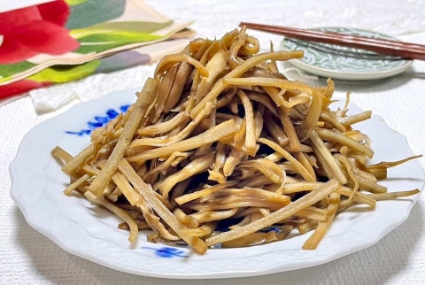 地味こそウマイ！「まいたけとごぼうのきんぴら」の作り方