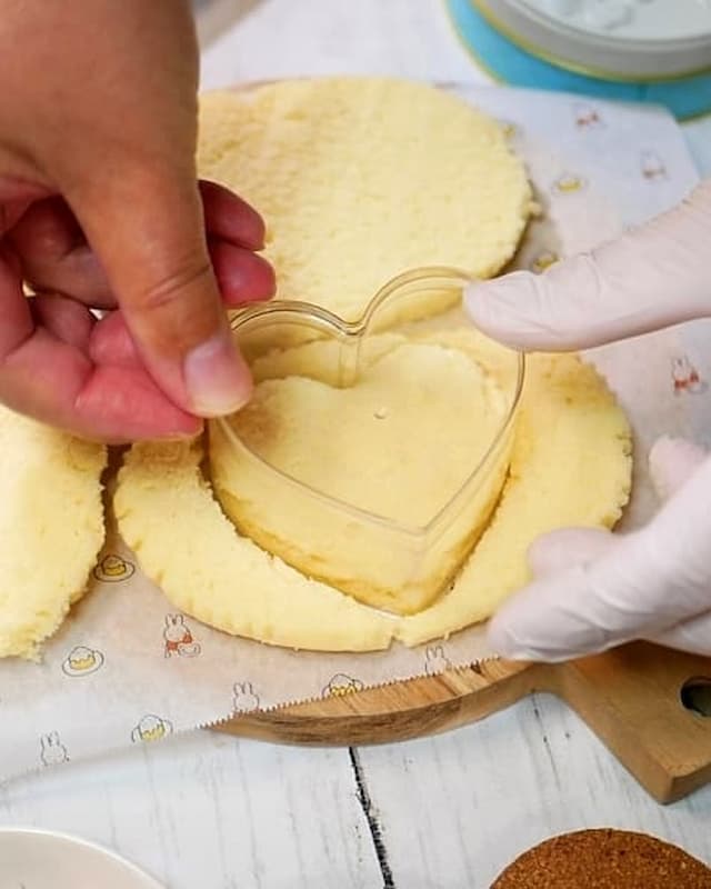 百均のカップで作るいちごのカップケーキ