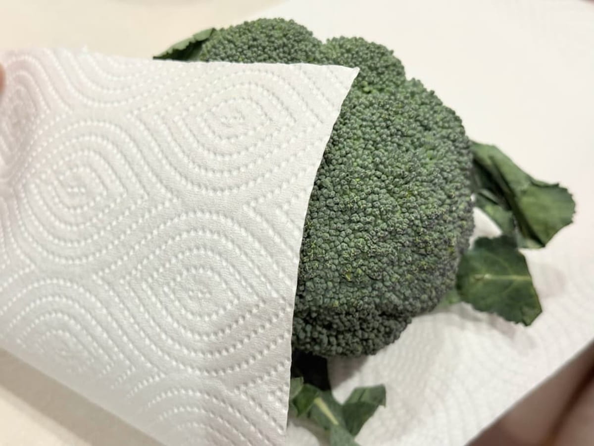 ブロッコリーは洗わず、キッチンペーパーで包む 青髪のテツ