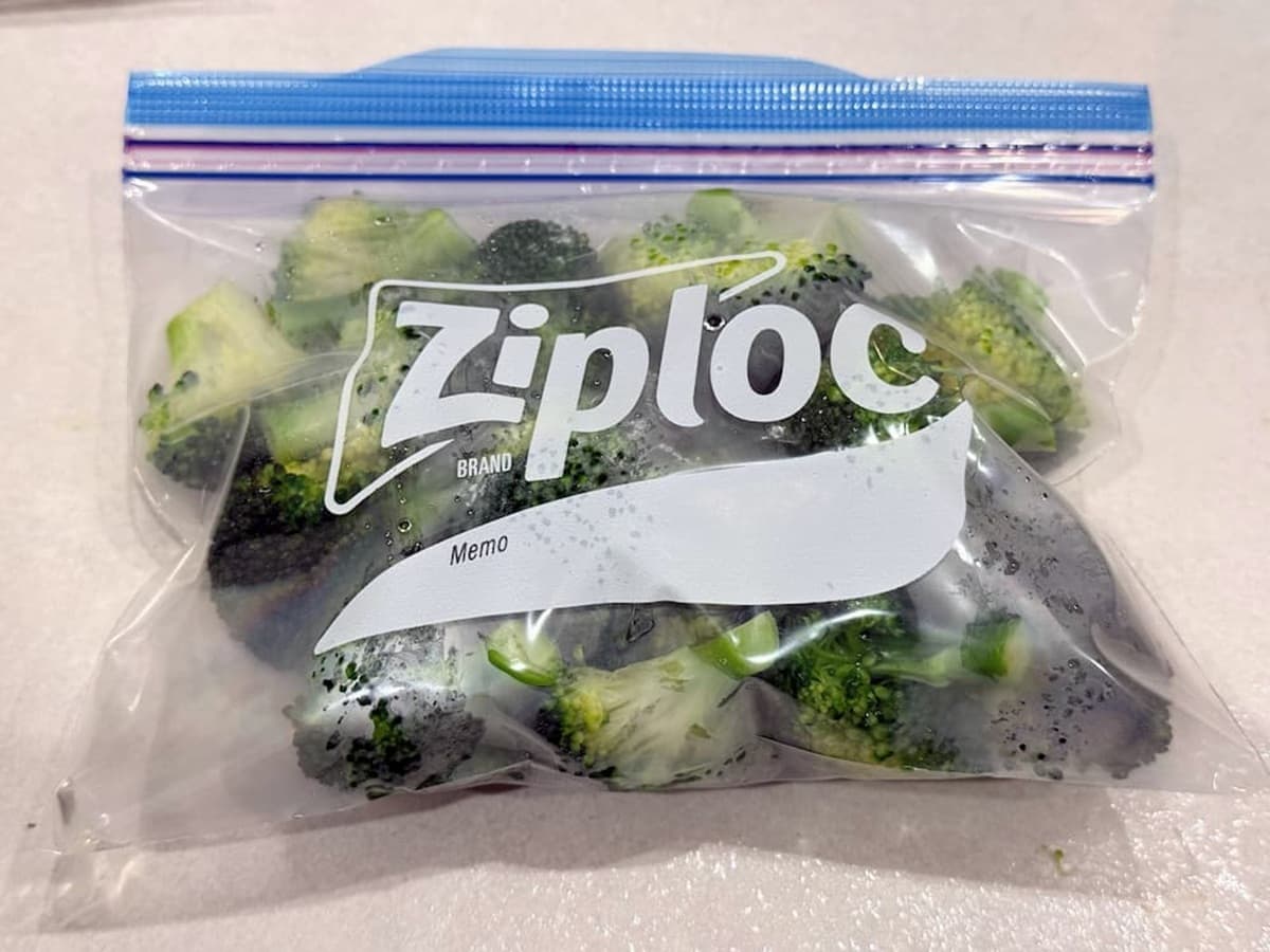 ブロッコリーを冷凍するときは生のまま？紫色のものはNG？アレコレを八百屋が直伝