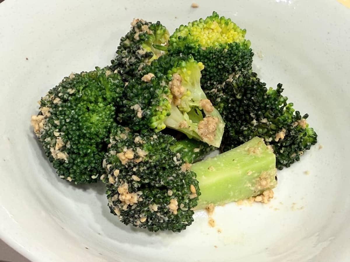 ブロッコリーのごま和え 青髪のテツ