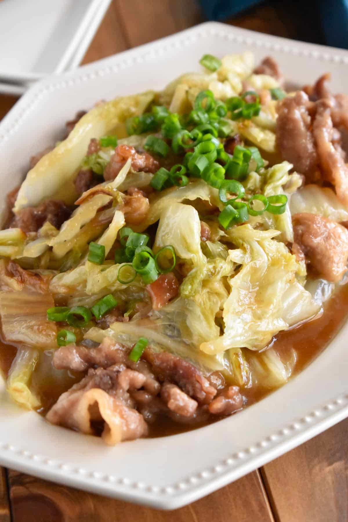 蒸し焼きで簡単！「とろとろ白菜と豚こまのしょうが焼き」レシピ