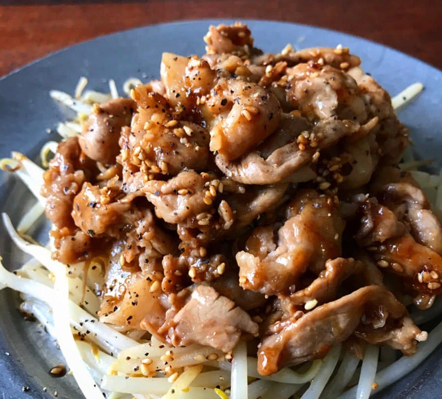 抱えて食べたい！「豚もやしバター」がご飯のおかわり必至！