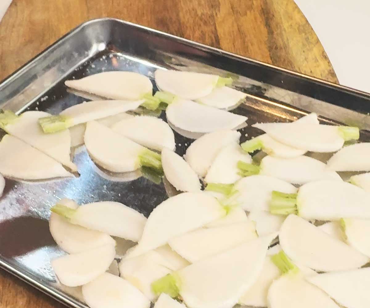 カブと帆立のカルパッチョしそジェノベーゼソース