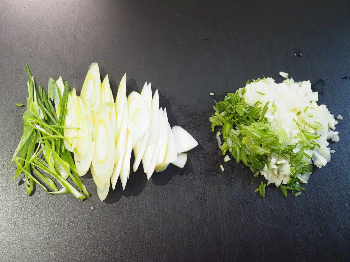 優しい味で大満足!鶏団子と白菜の具だくさん春雨スープ