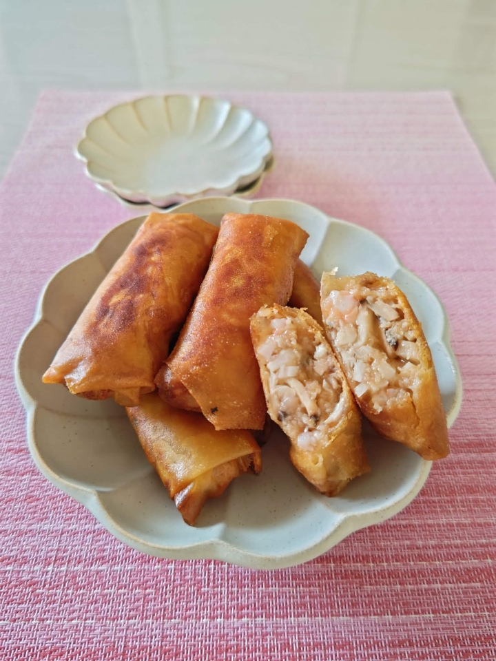 もっちりシャキシャキ！食感が楽しい「れんこんとえび」のやみつき春巻き