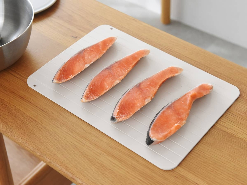 もうレンジはいらない？いま話題の「解凍プレート」が進化して登場