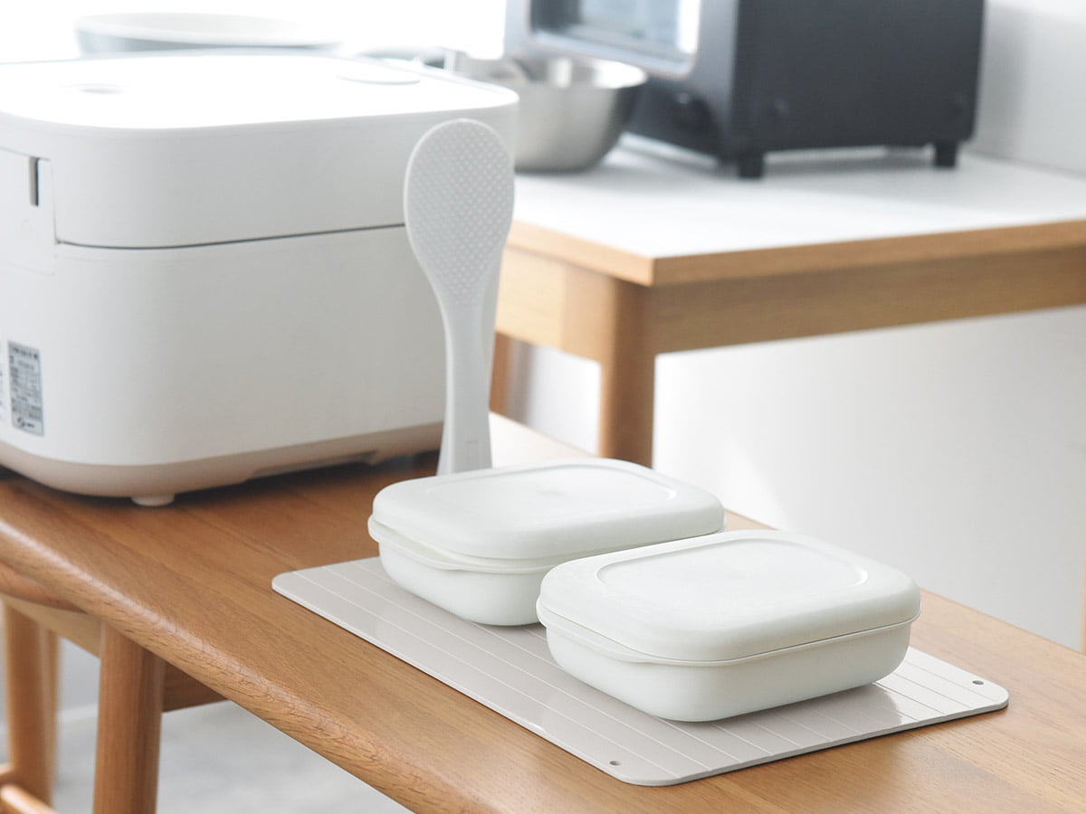 密着度がUPするバンド付き 解凍プレート ホワイト／atomico アトミコ