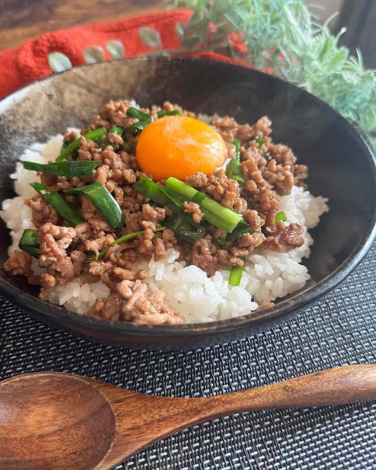 やる気ゼロでも作れる！「ひき肉」の簡単どんぶりレシピ