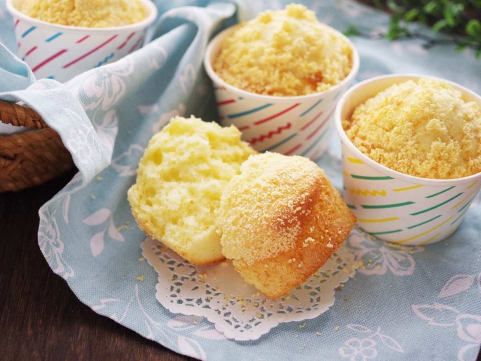 粉チーズたっぷりでサクサクふわふわ♪「超簡単チーズマフィン」レシピ