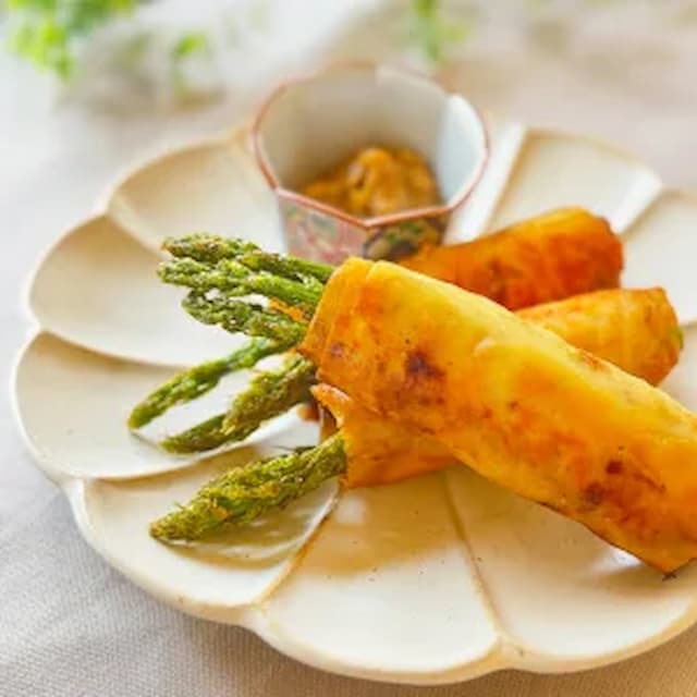 くるくるアスパラ春巻き