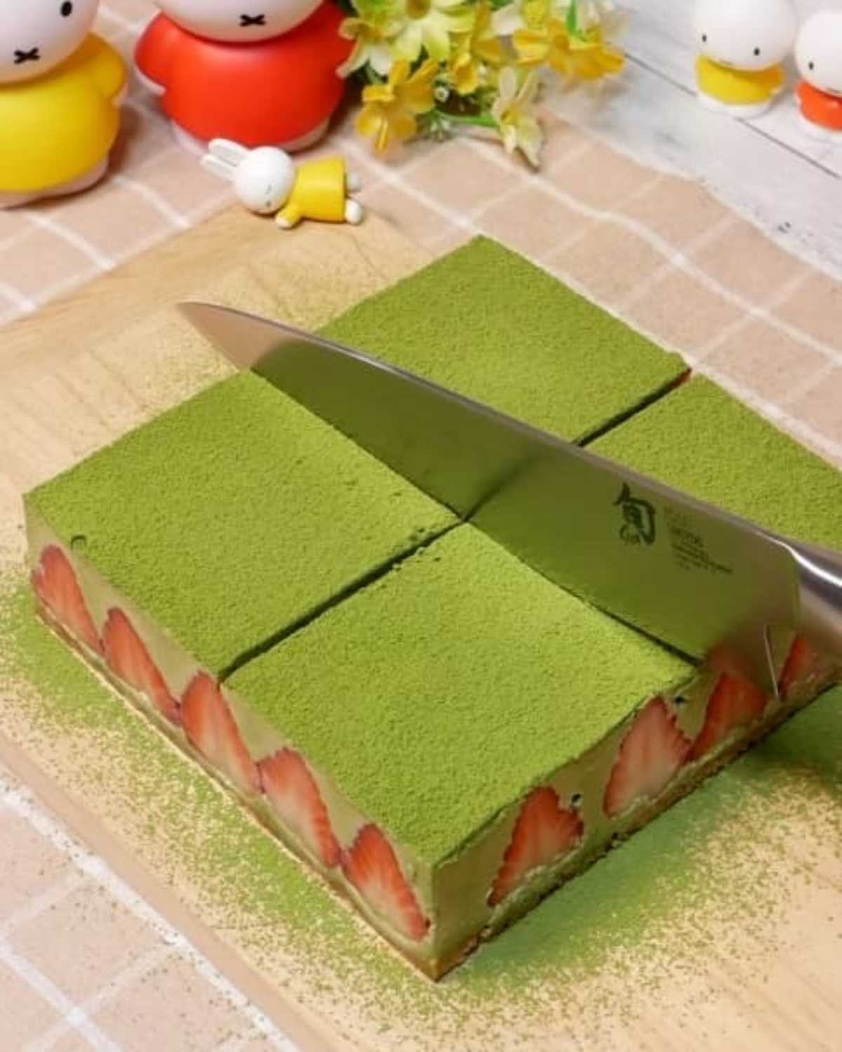 「いちごと抹茶チョコレートのスクエアケーキ」レシピ