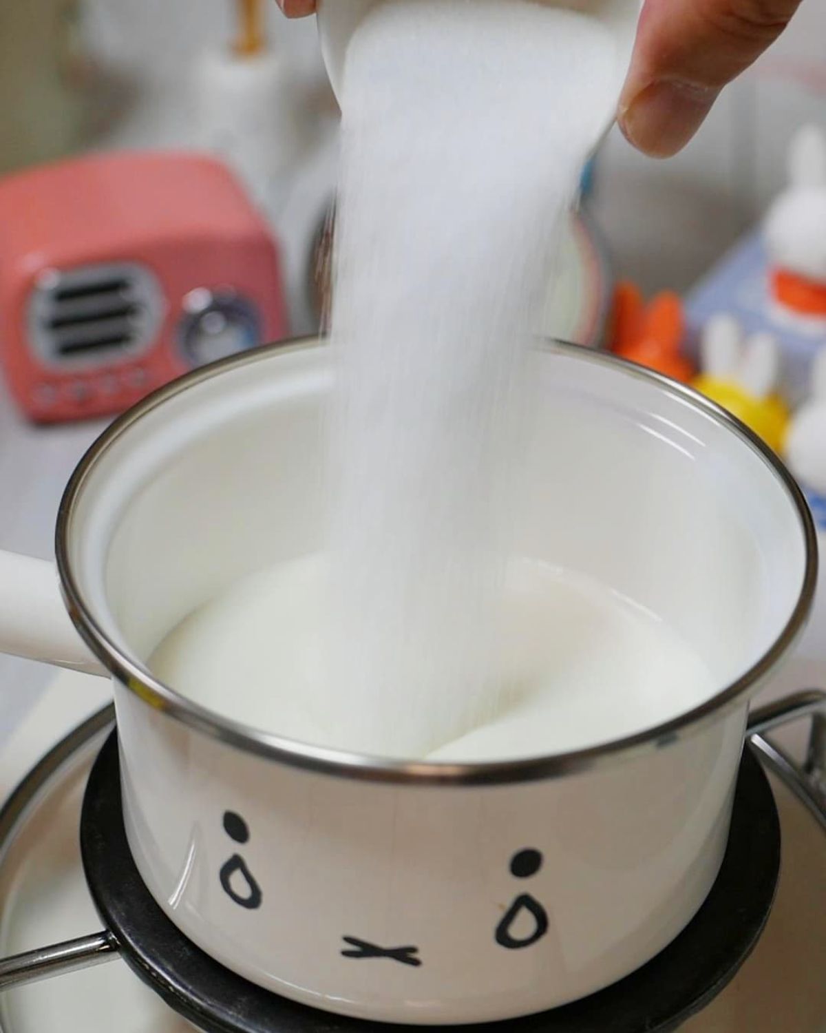 「パンナコッタのいちごソースかけ」レシピ