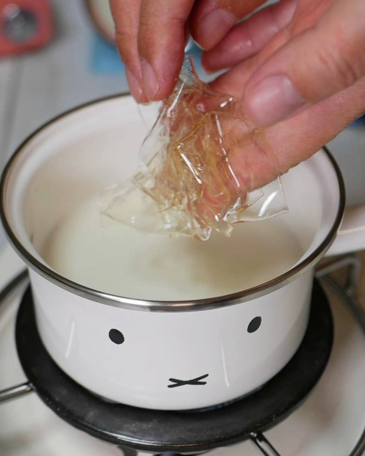 「パンナコッタのいちごソースかけ」レシピ