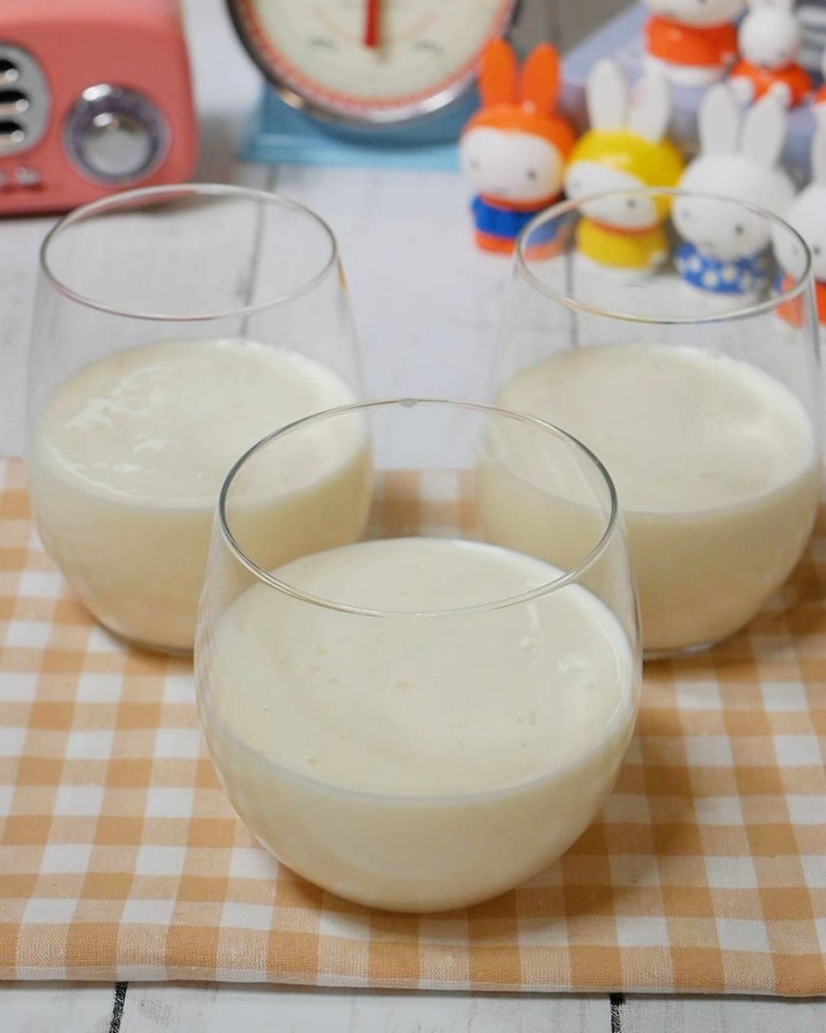 「パンナコッタのいちごソースかけ」レシピ